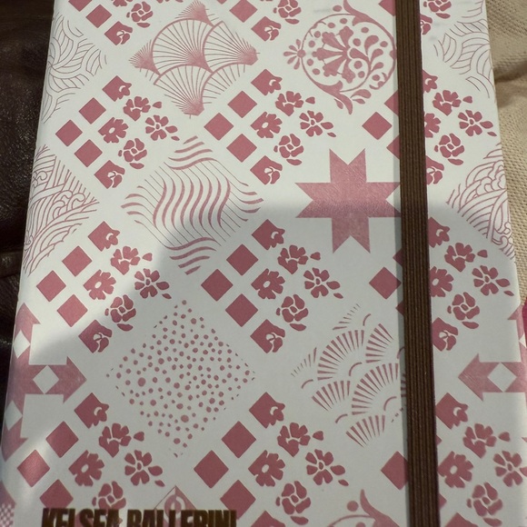 Kelsea Ballerini Pen Set with VIP Card - Picture 2 of 4